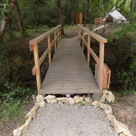 Tente Familiale Au Bord De L'eau 8 * Le Vigeant