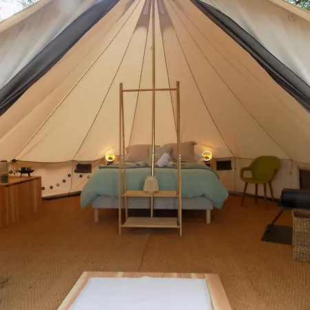 Tente Familiale Au Bord De L'eau 8 Luxury tent Le Vigeant