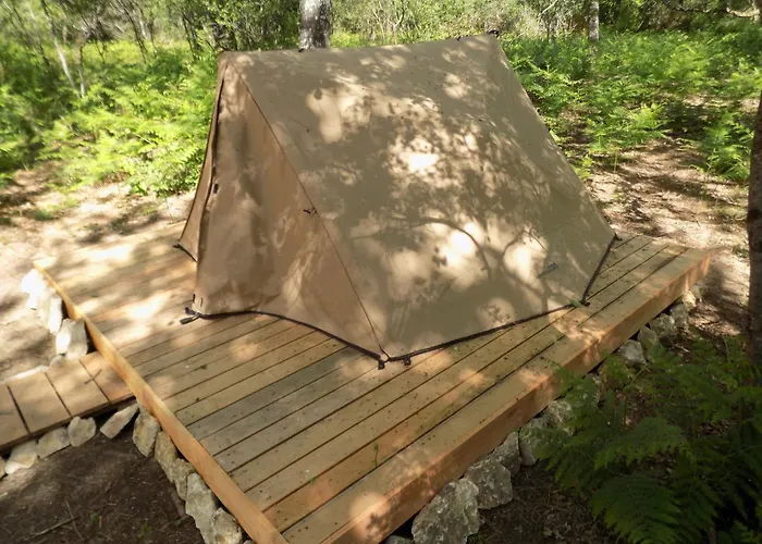 Tente Familiale Au Bord De L'eau 8 Le Vigeant