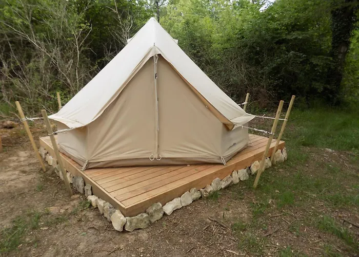 Tente Familiale Au Bord De L'eau 8 *