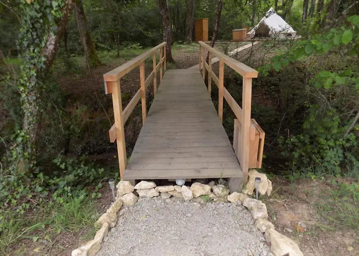 Tente Familiale Au Bord De L'eau 8 * Le Vigeant