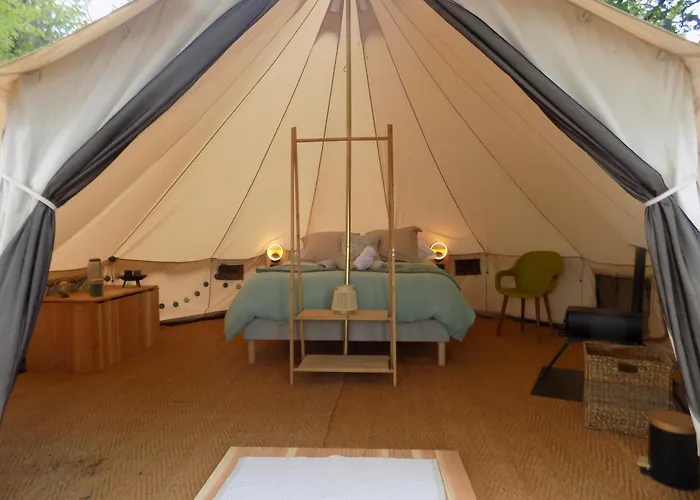 Tente Familiale Au Bord De L'eau 8 Campismo de Luxo Le Vigeant